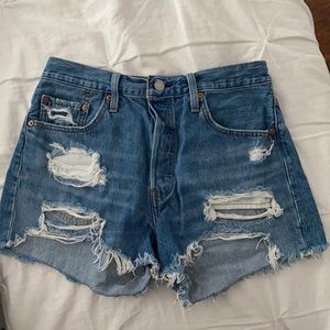 Levi’s jean shorts only worn once!!